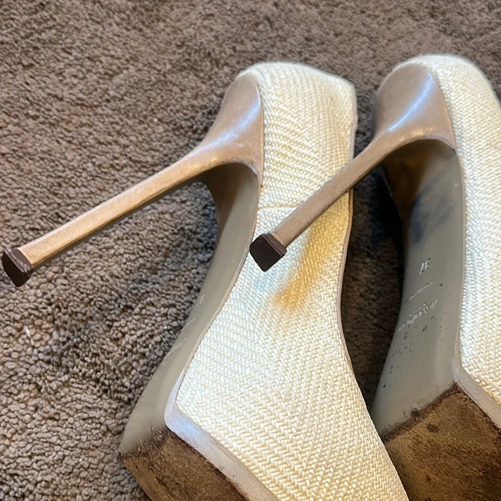 Yves Saint Laurent Women's Cream Pumps - Authentic - Picture 7 of 12